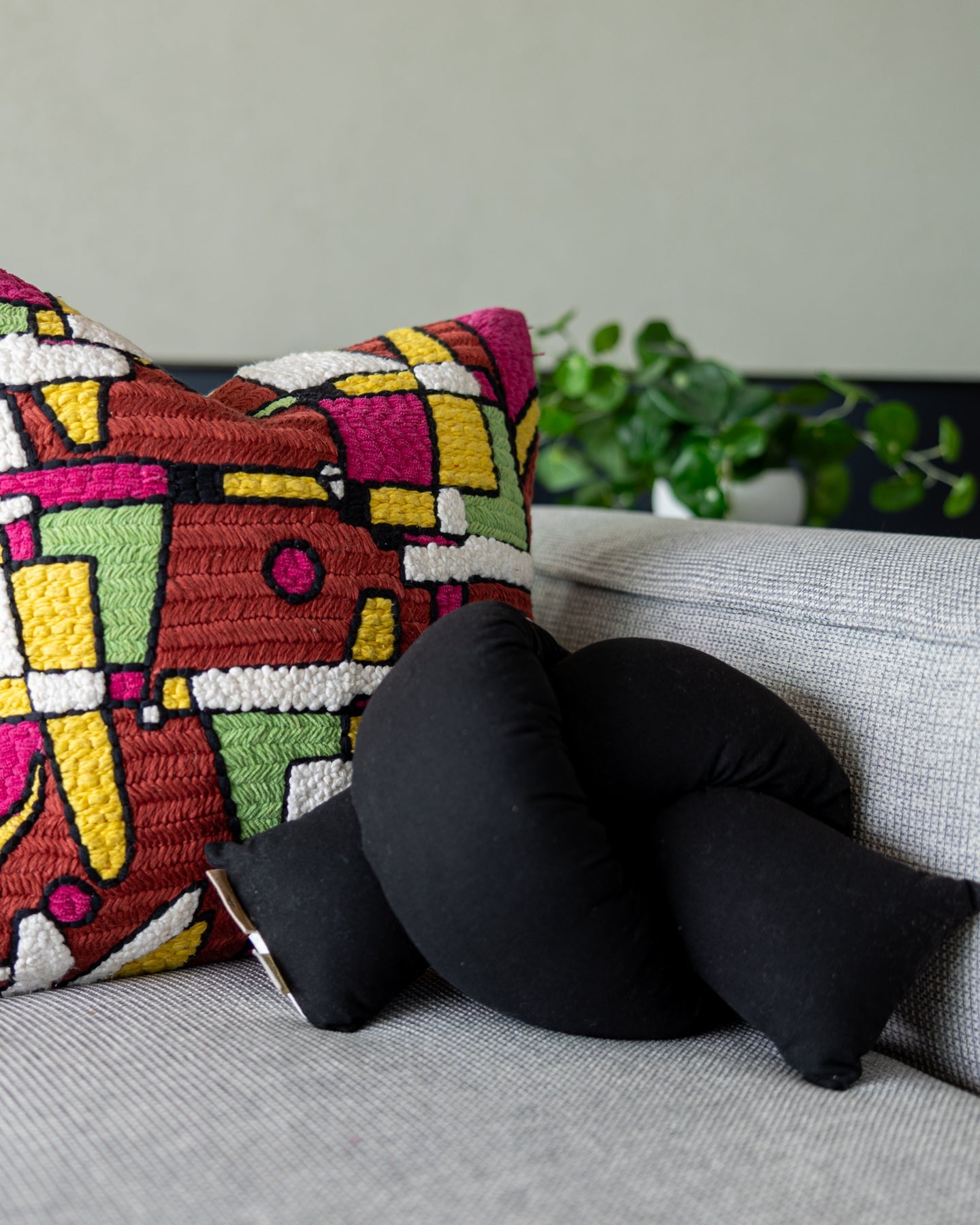 YaYa & Co. Quillow Knot Pillow - Thumbnail 3