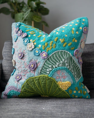 https://www.yayaandco.com/cdn/shop/products/ariel-organic-cotton-abstract-throw-pillow-393669.jpg?v=1694249890&width=320